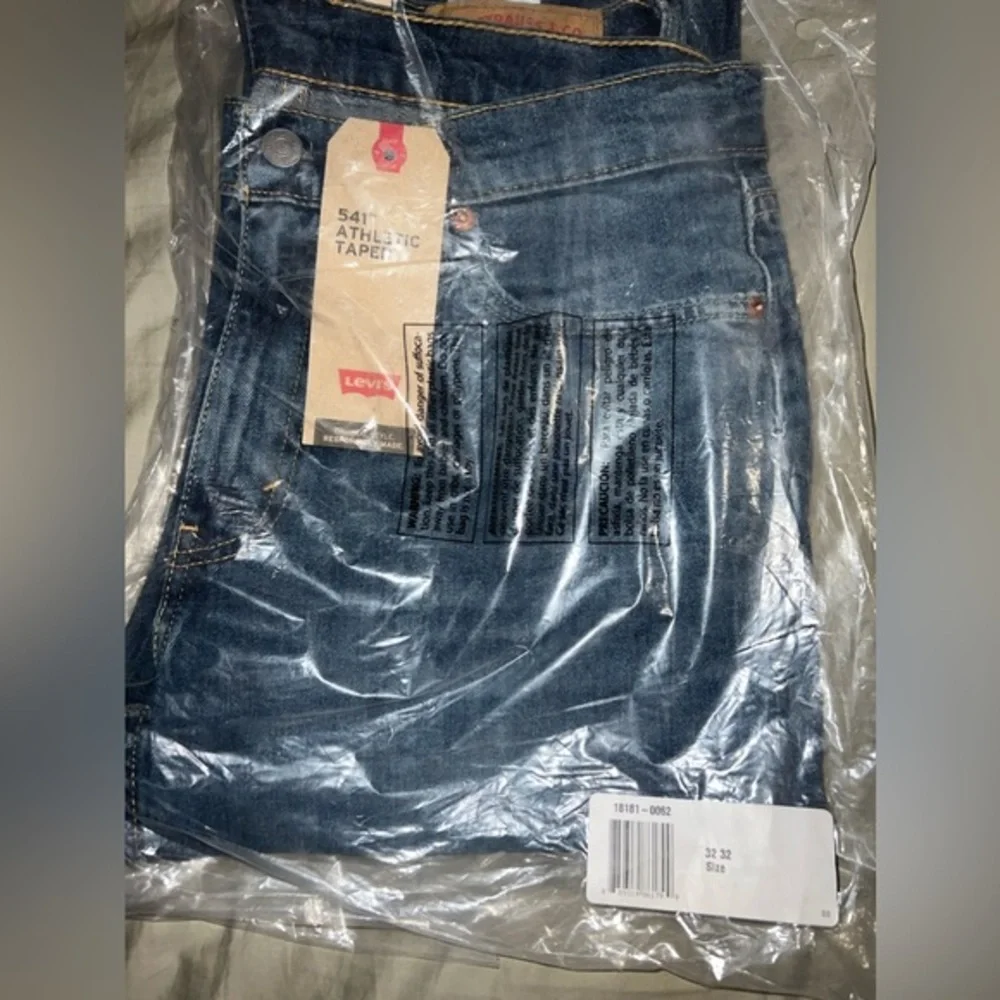 541 Levi’s athletic taper‎ jeans NWT